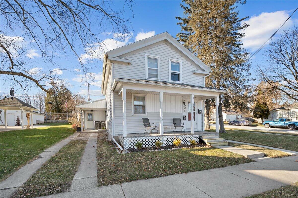 Property Photo: 807 Detroit St 809 WI 53085