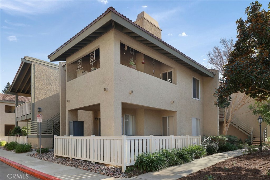 Property Photo:  460 Arbor Lane Court 103  CA 91360 