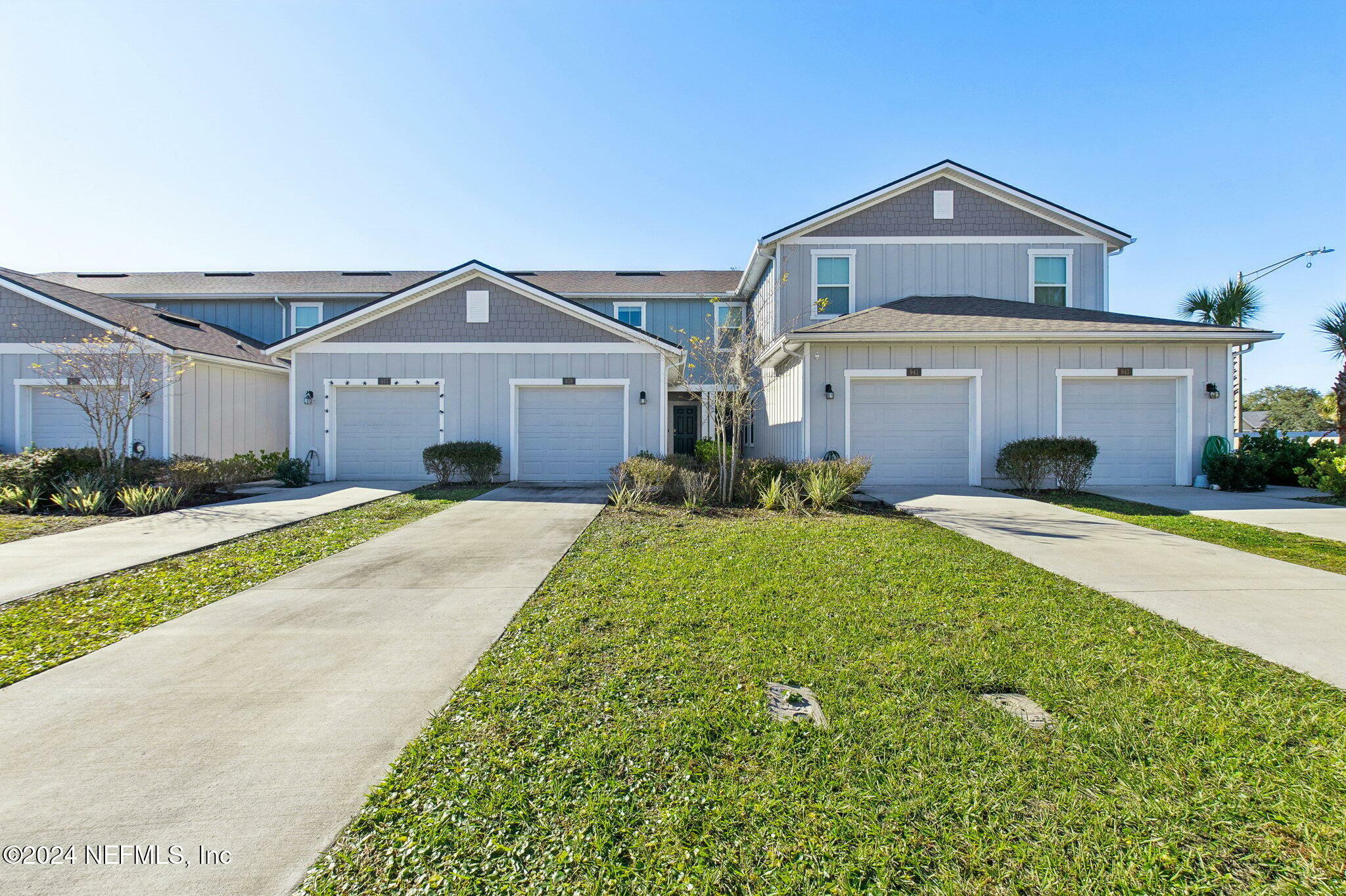 Property Photo:  939 Capitol Parkway  FL 32218 