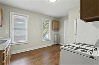 Property Photo:  323 Bay St 2  MA 01109 