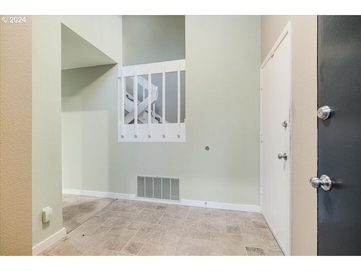 Property Photo: 700 SE Marion St D OR 97202