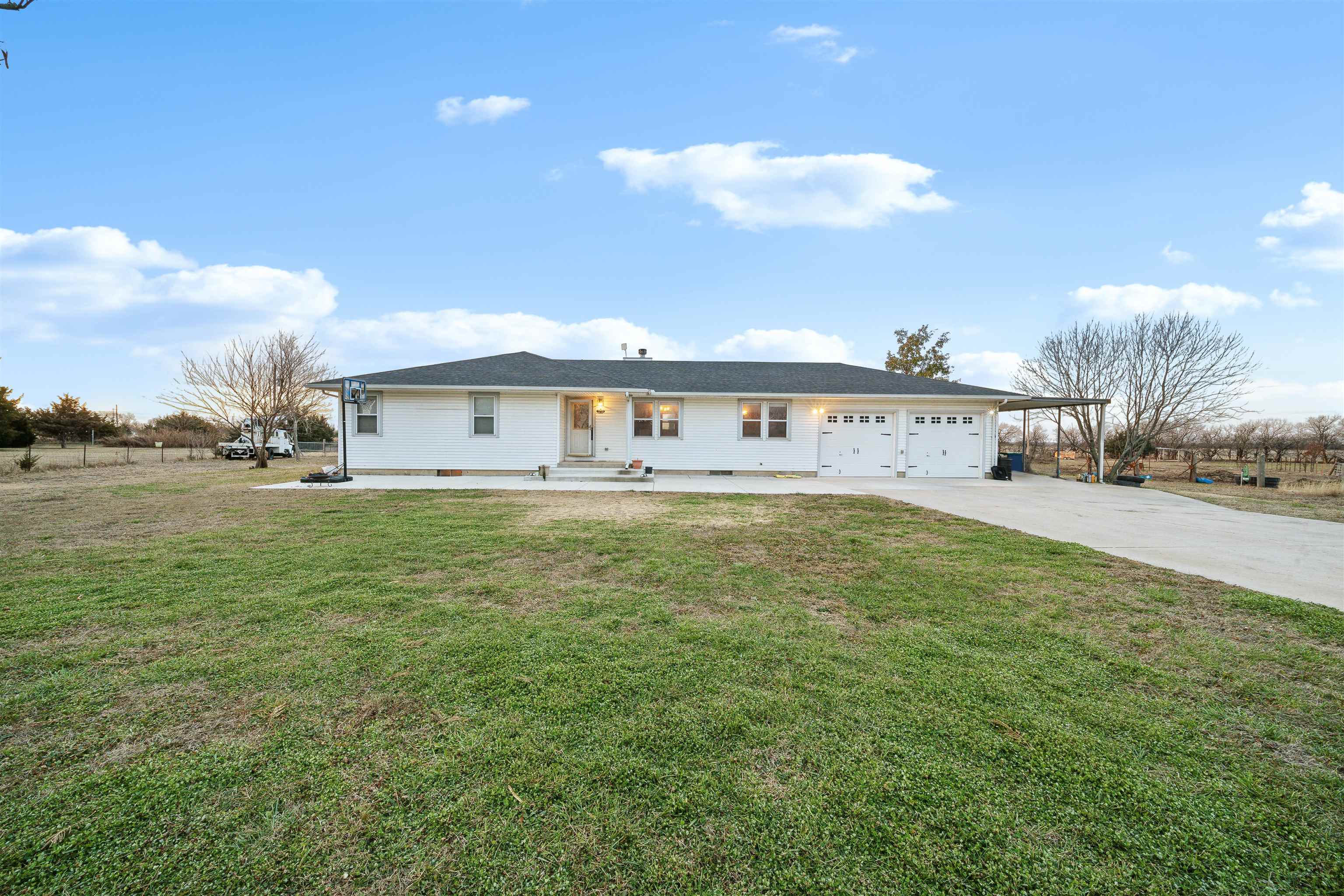 Property Photo:  13109 SW 155th St  KS 67133 