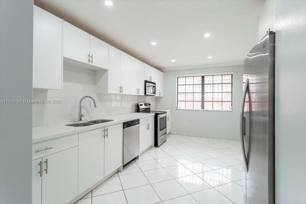 Property Photo: 561 SW 122nd Ave FL 33184