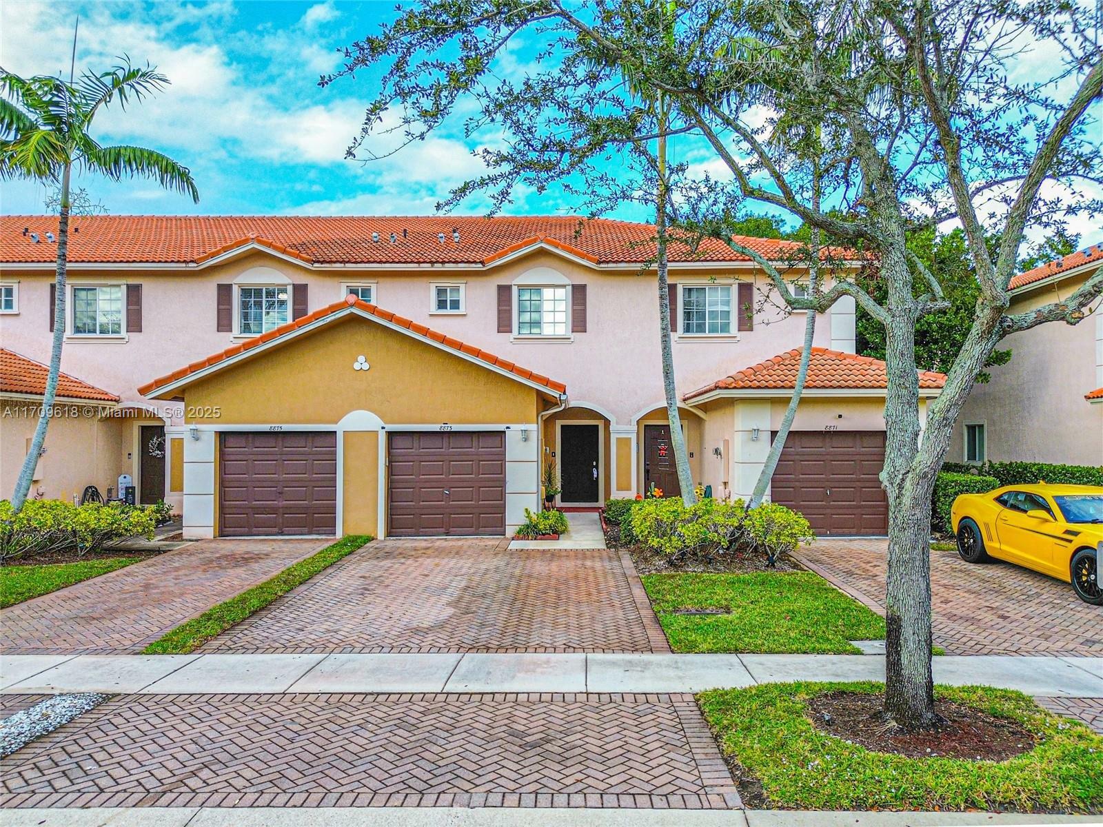 Property Photo:  8873 N Isles Cir 8873  FL 33321 