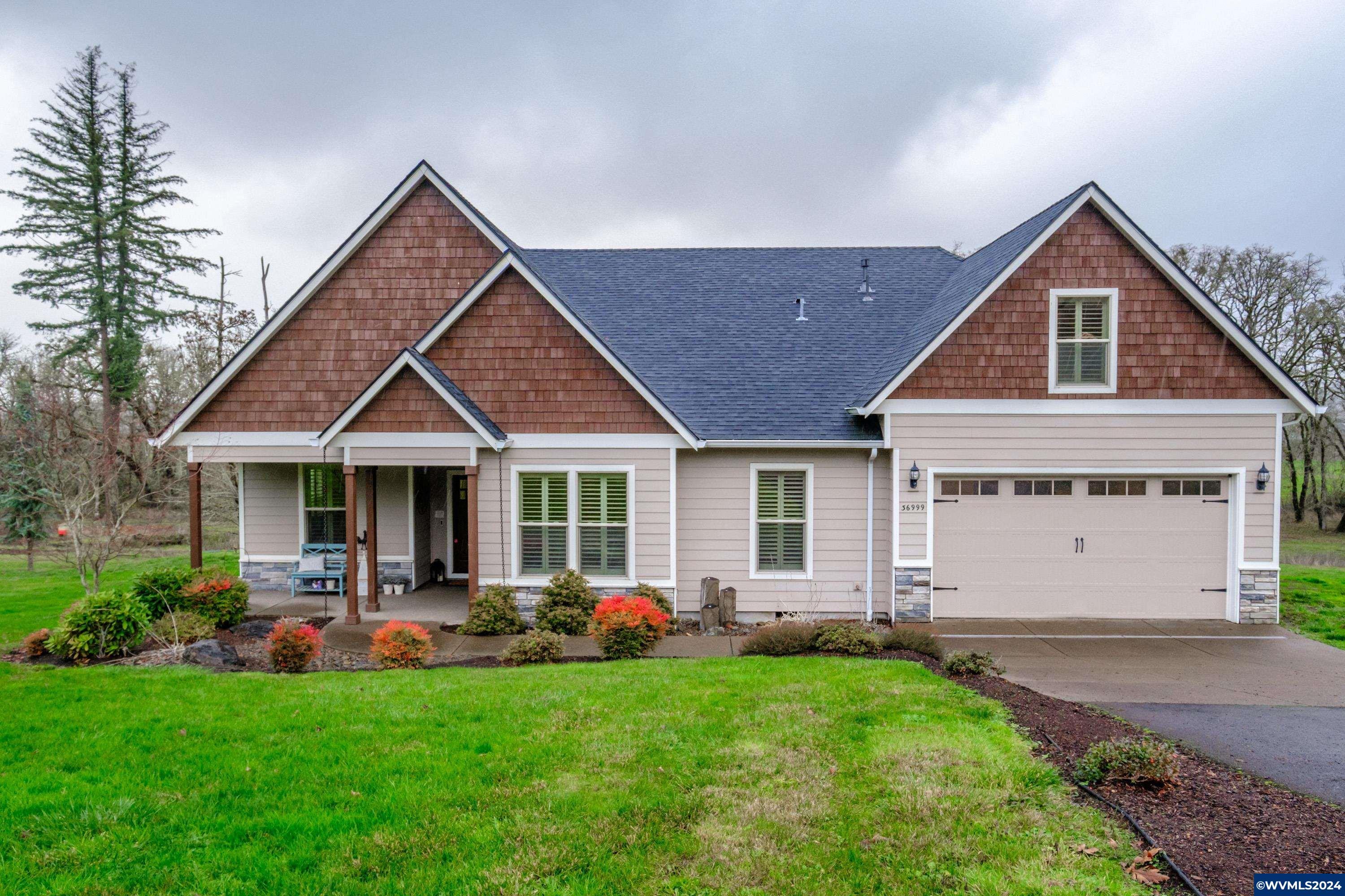 Property Photo: 36999 Victory Dr OR 97355