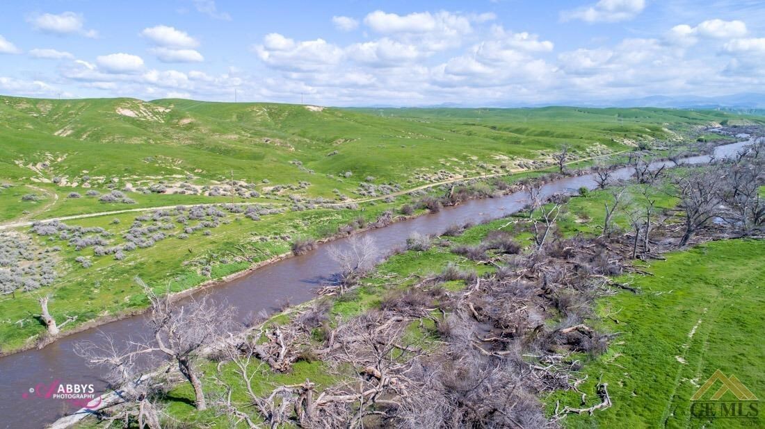 Property Photo: 13100 Oilfields Road CA 93308
