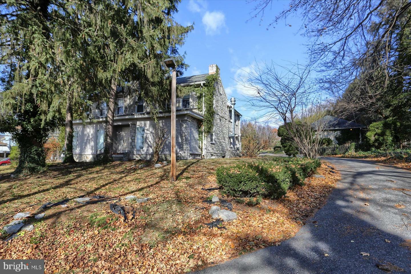 Property Photo:  2600 Woodlawn Street  PA 17111 