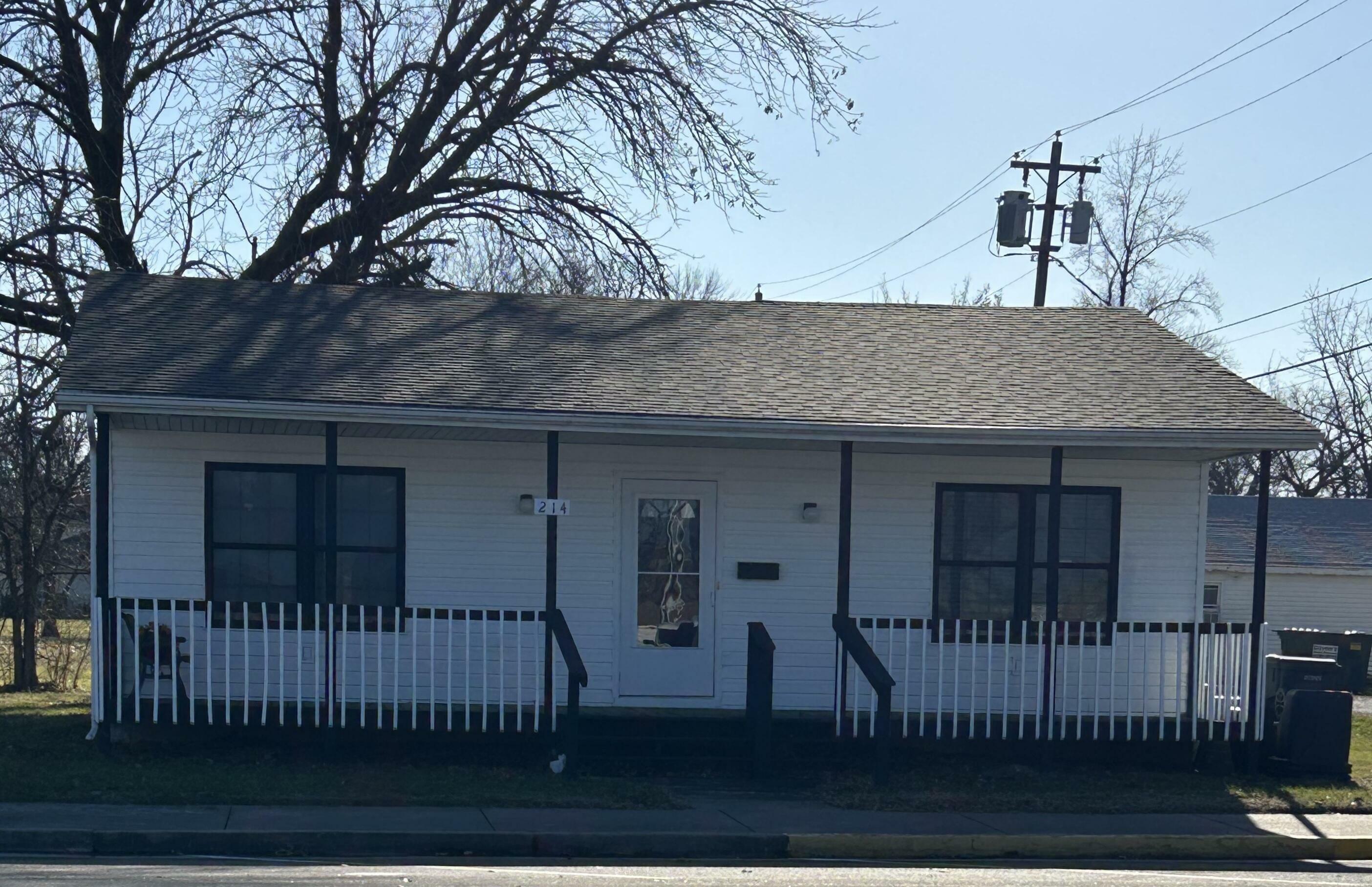 Property Photo:  214 E Singleton St  MO 65240 