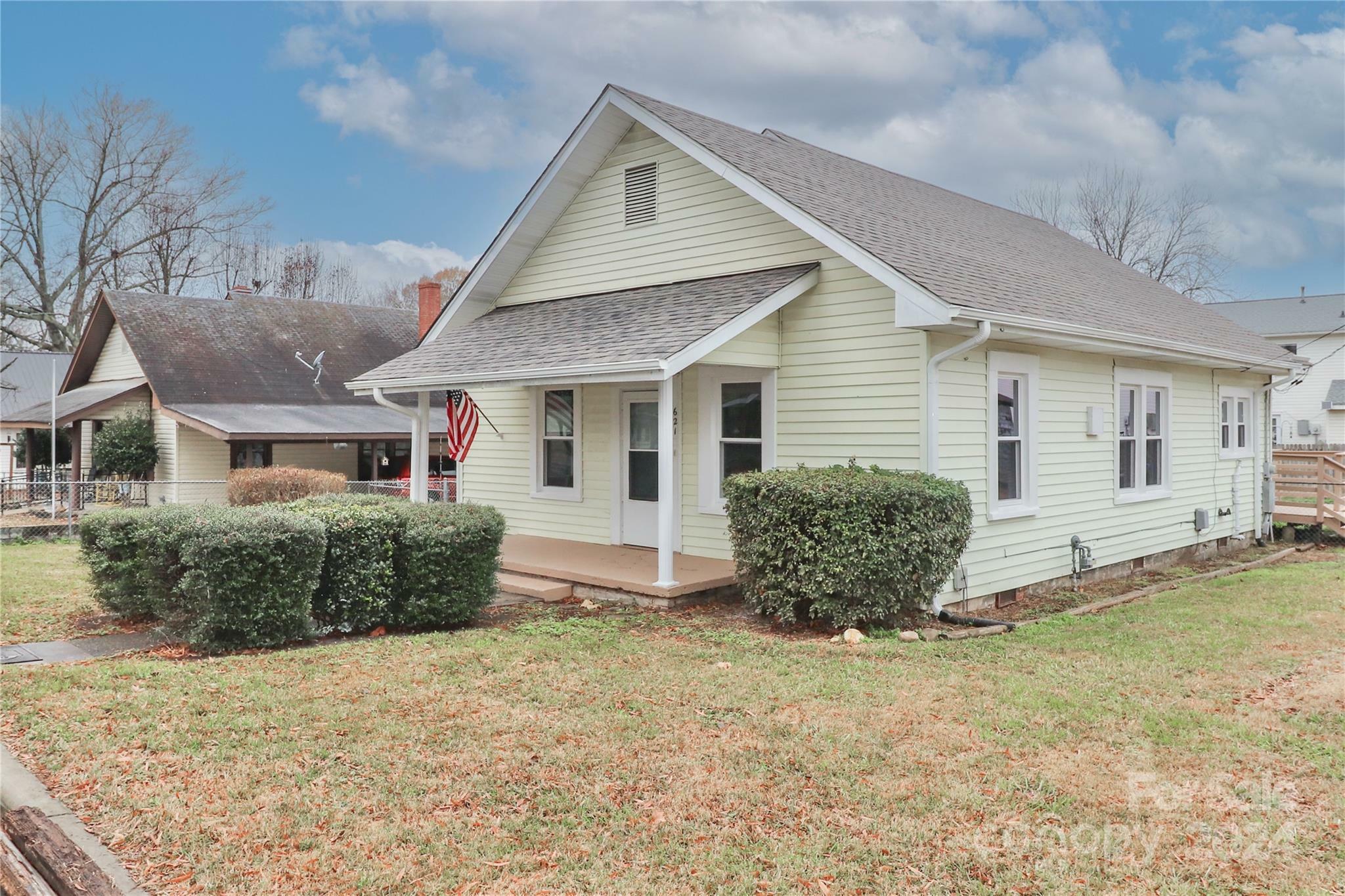 Property Photo:  621 Spruce Street  NC 28115 