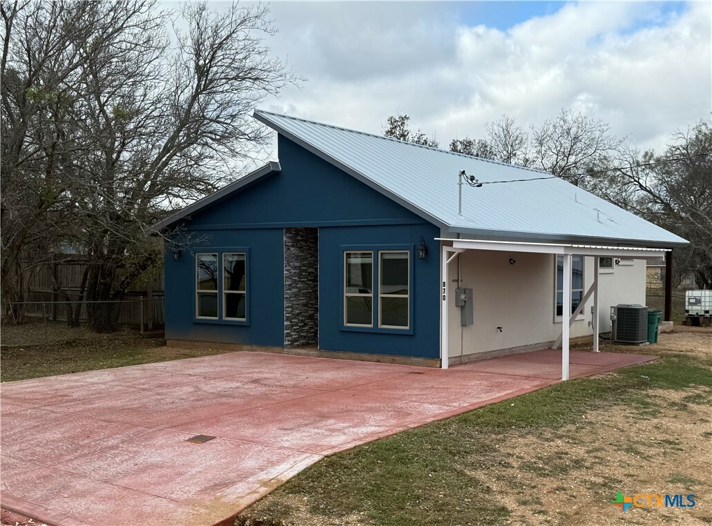 Property Photo:  870 Pine Lane  TX 78657 