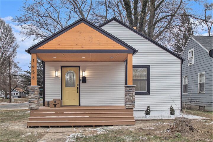 1658 Huey Street  South Bend IN 46628-2917 photo