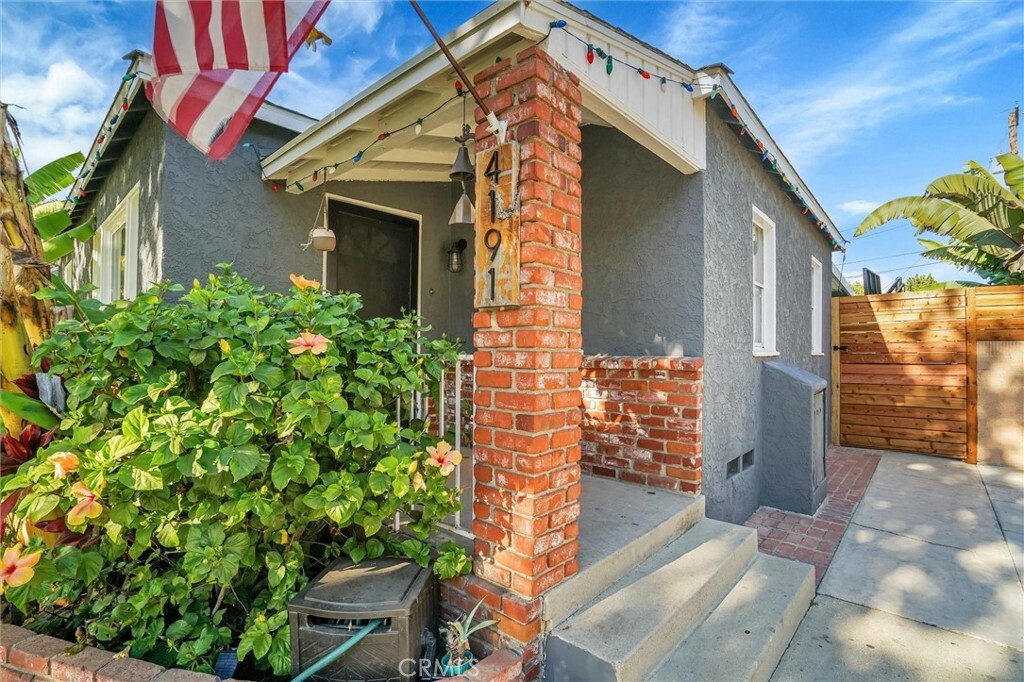 Property Photo:  4191 East De Ora Way  CA 90815 