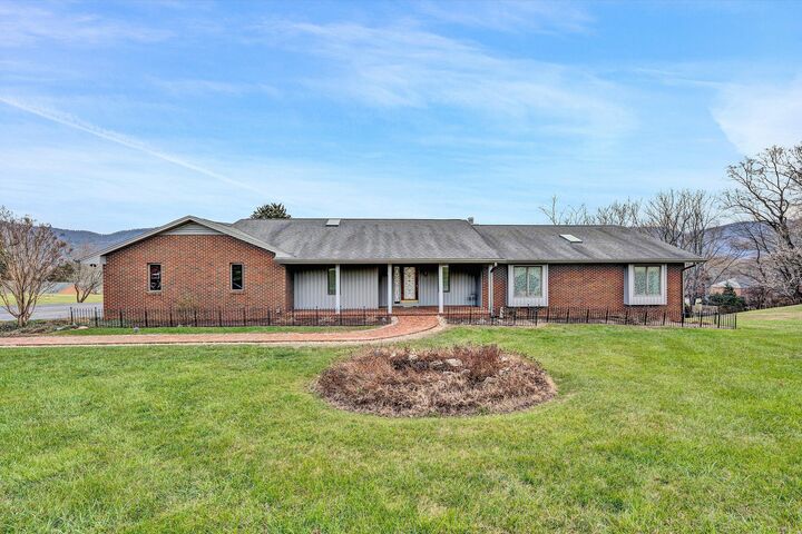 7090 Highfields Farm Trl  Roanoke VA 24018 photo