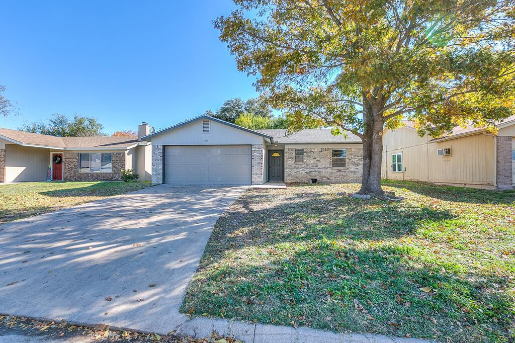 Property Photo: 1206 Cyndi Lane TX 76903
