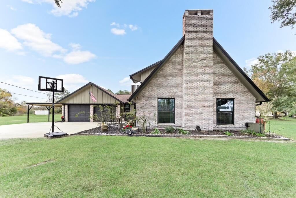 Property Photo: 1450 Turner Dr TX 77611