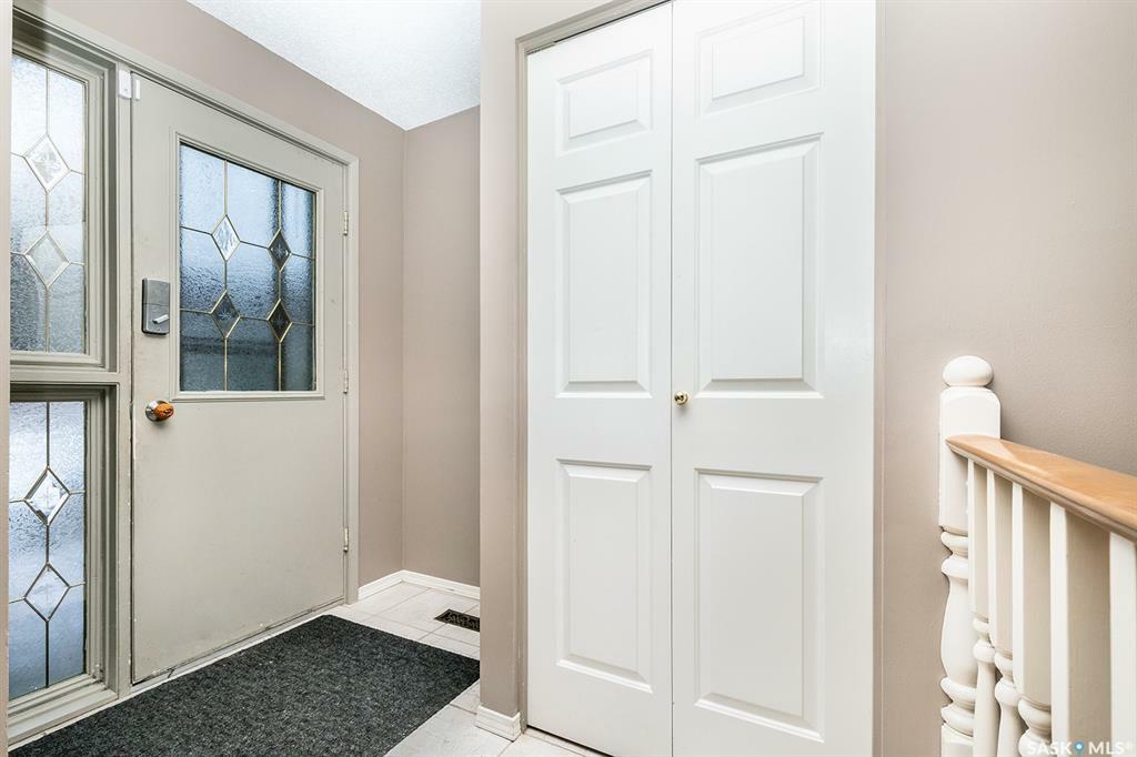 Property Photo:  1018 Whitewood Crescent  SK S7J 4L1 