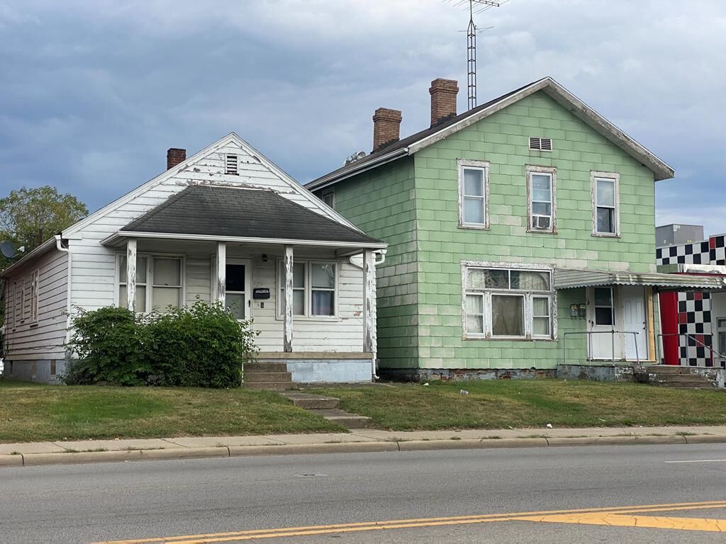 Property Photo: 137-139 Bridge Street OH 45601