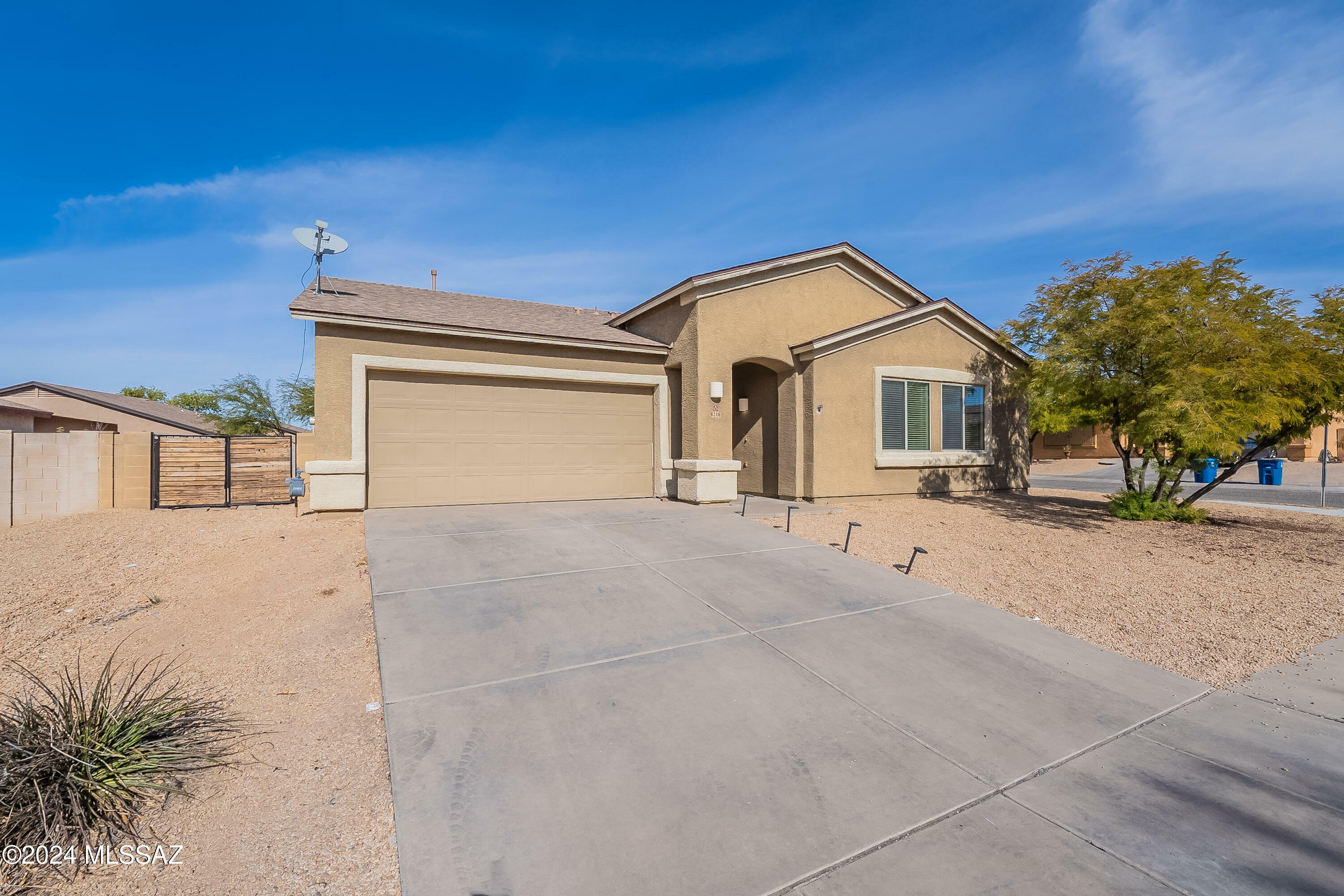 Property Photo:  6246 W Royal Fern Drive  AZ 85757 