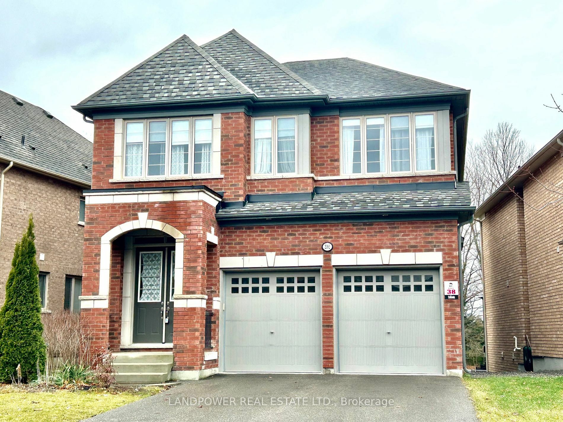 2392 Dress Circle Cres  Oshawa ON L1L 0L9 photo