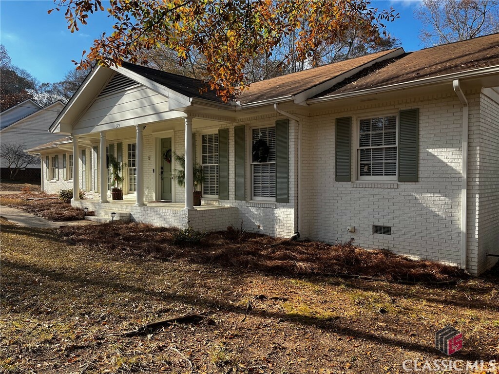 Property Photo:  375 Pinewood Circle  GA 30606 