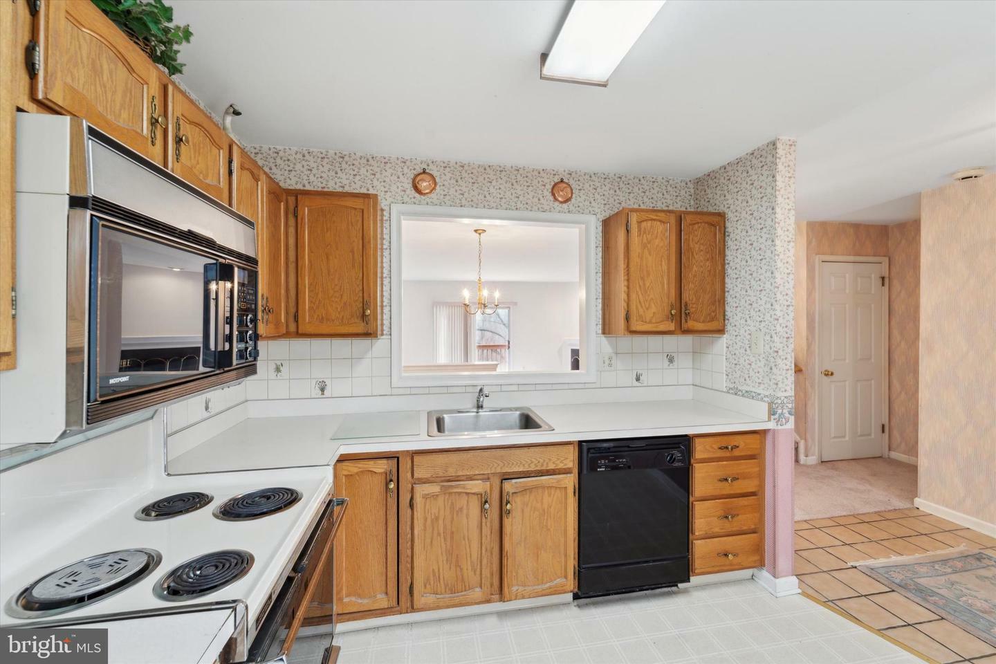 Property Photo:  112 Knollwood Court  PA 19014 