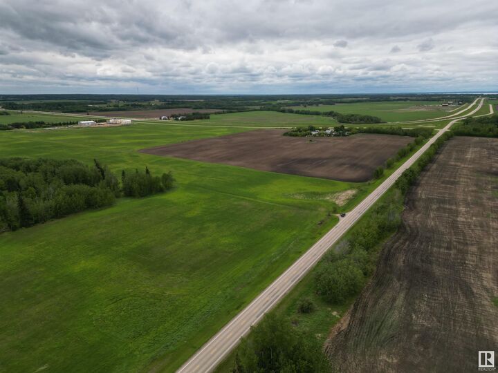 Property Photo:  54517 Range Road 22 B  AB T0E 1V0 