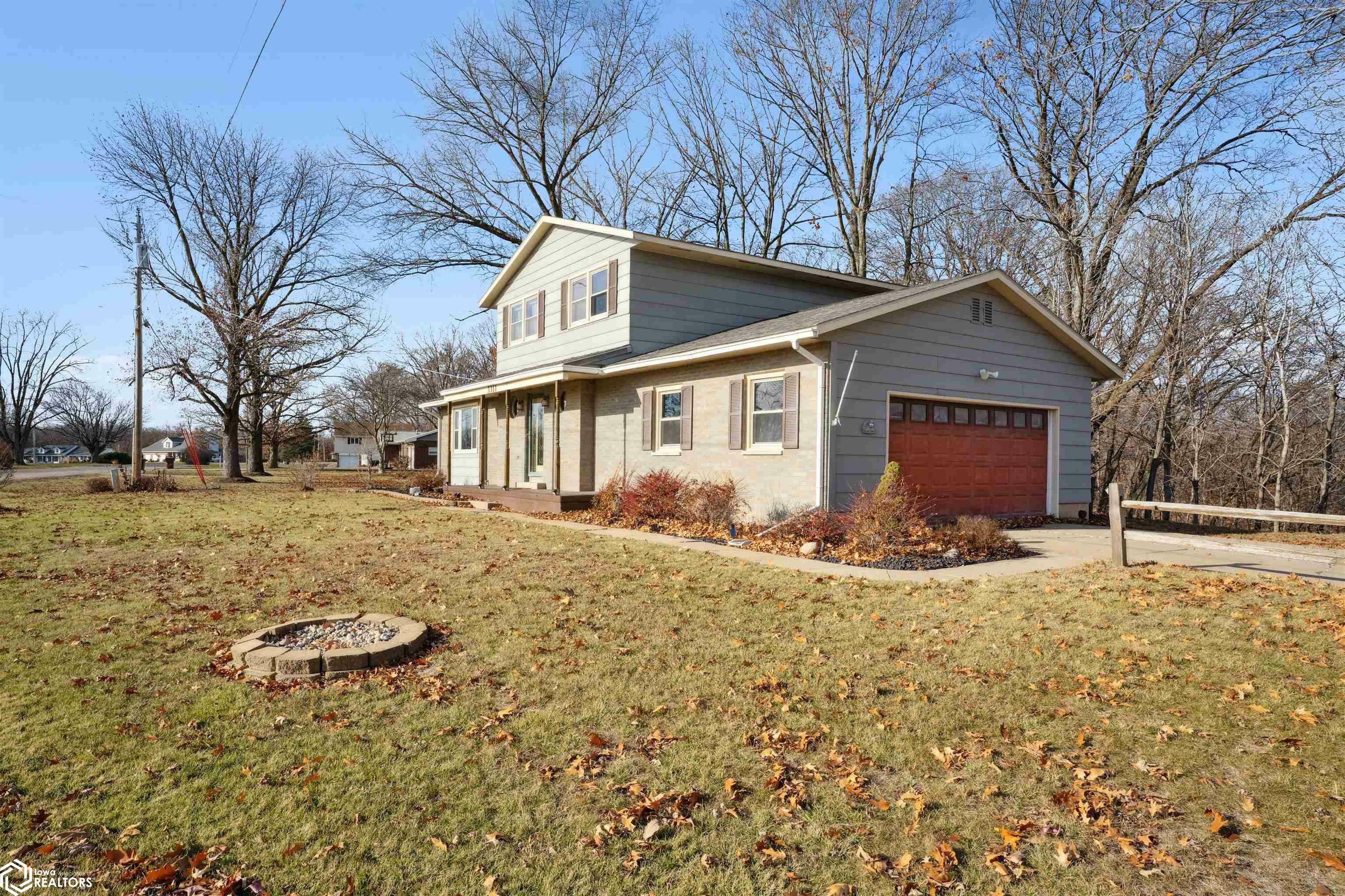 Property Photo:  3311 Country Club Lane  IA 52627 