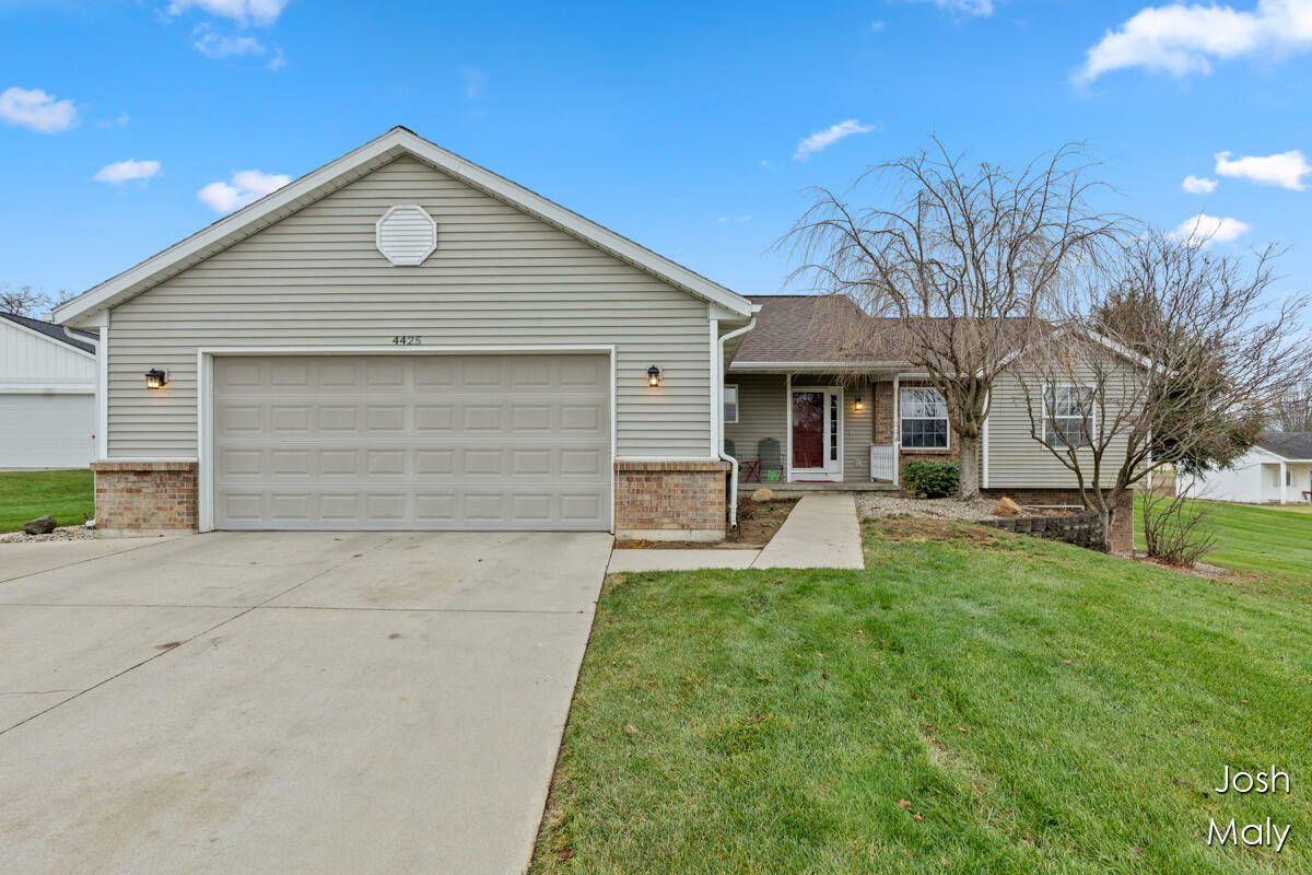 4425 Happy Hollow Drive  Grandville MI 49418 photo