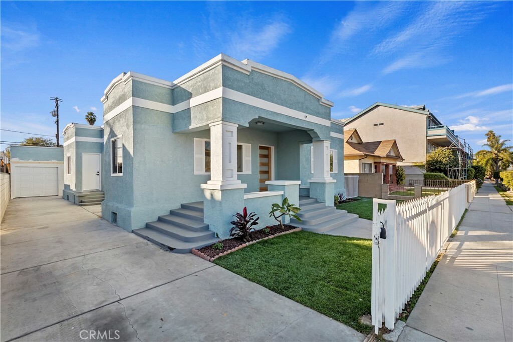 Property Photo:  1435 Pine Avenue  CA 90813 