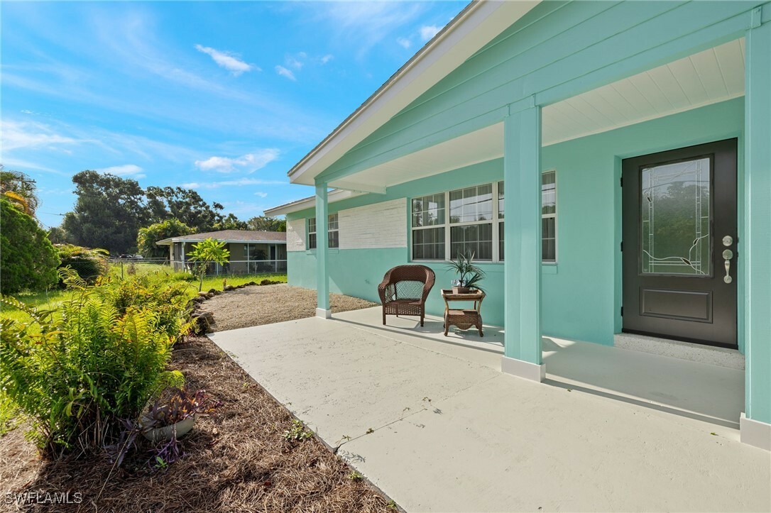 Property Photo:  21 E Mariana Avenue  FL 33917 