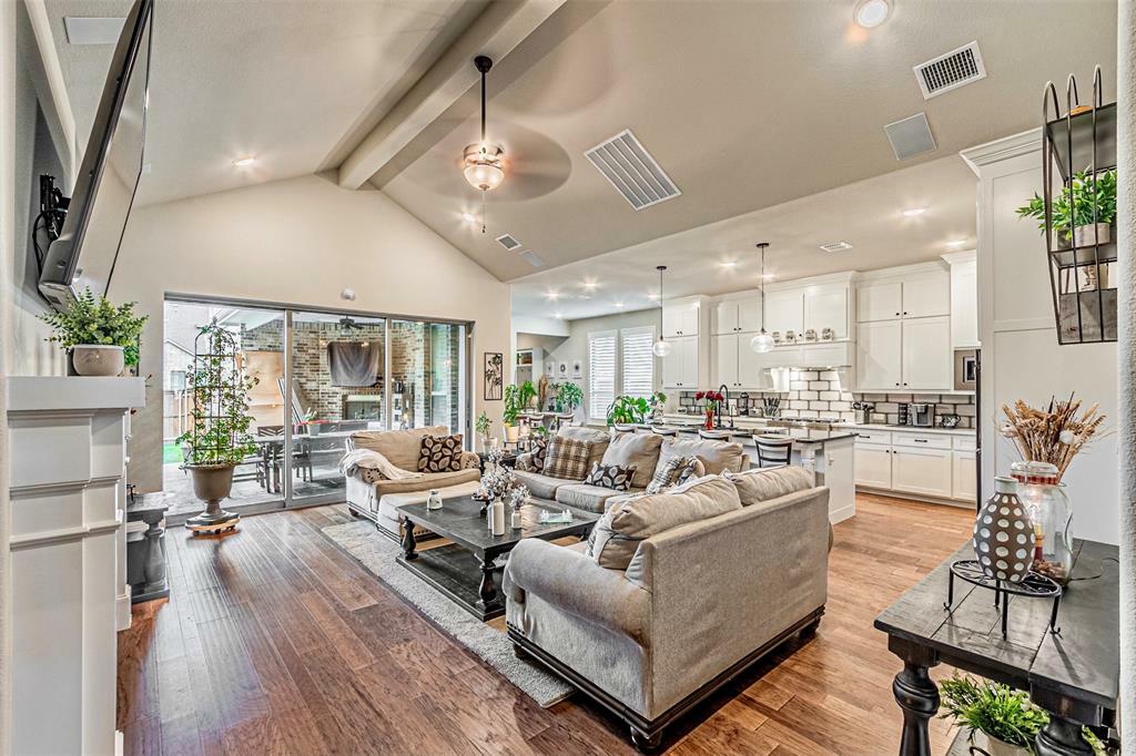 Property Photo: 1507 Viridian Park Lane TX 76005