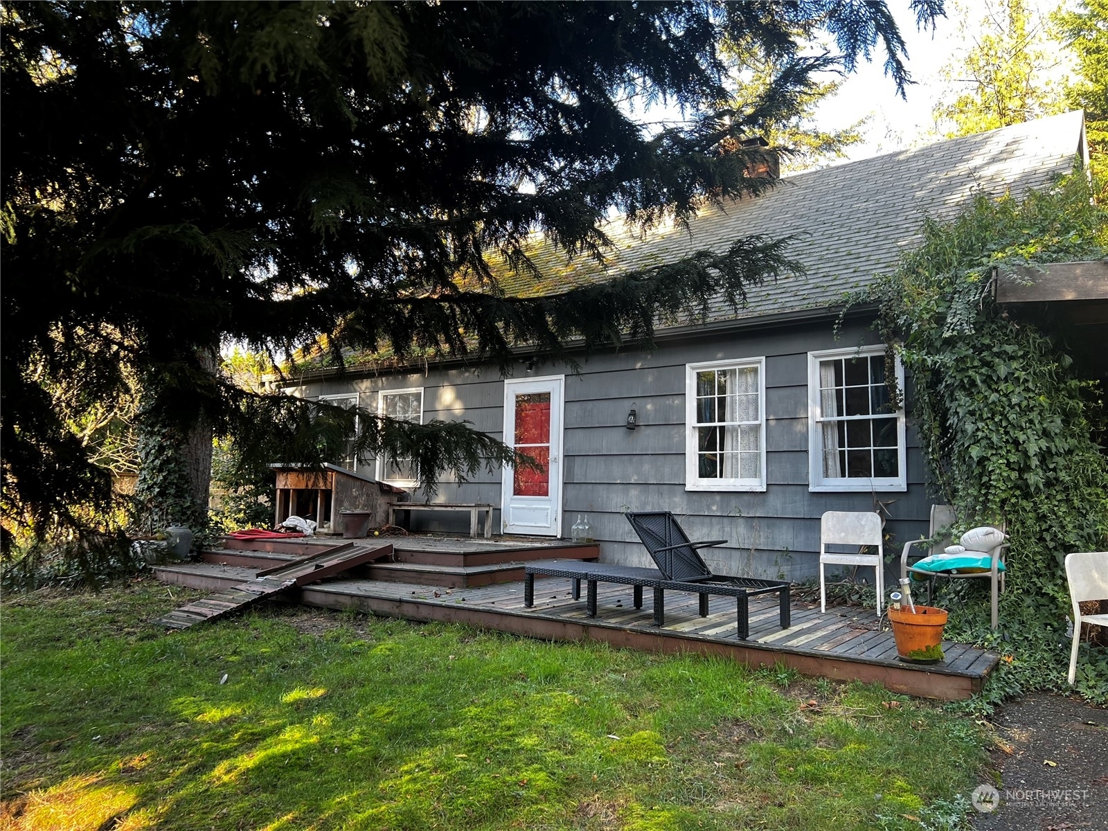 Property Photo:  9724  Slater Avenue NE  WA 98033 