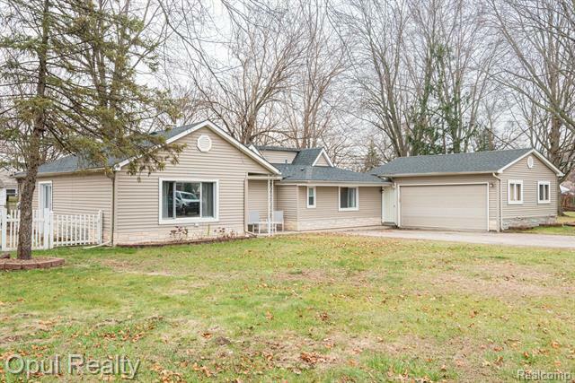 Property Photo:  9450 Hix Road  MI 48150 