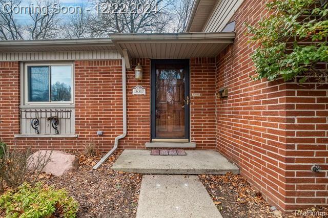 Property Photo:  16317 Riverside Drive  MI 48154 