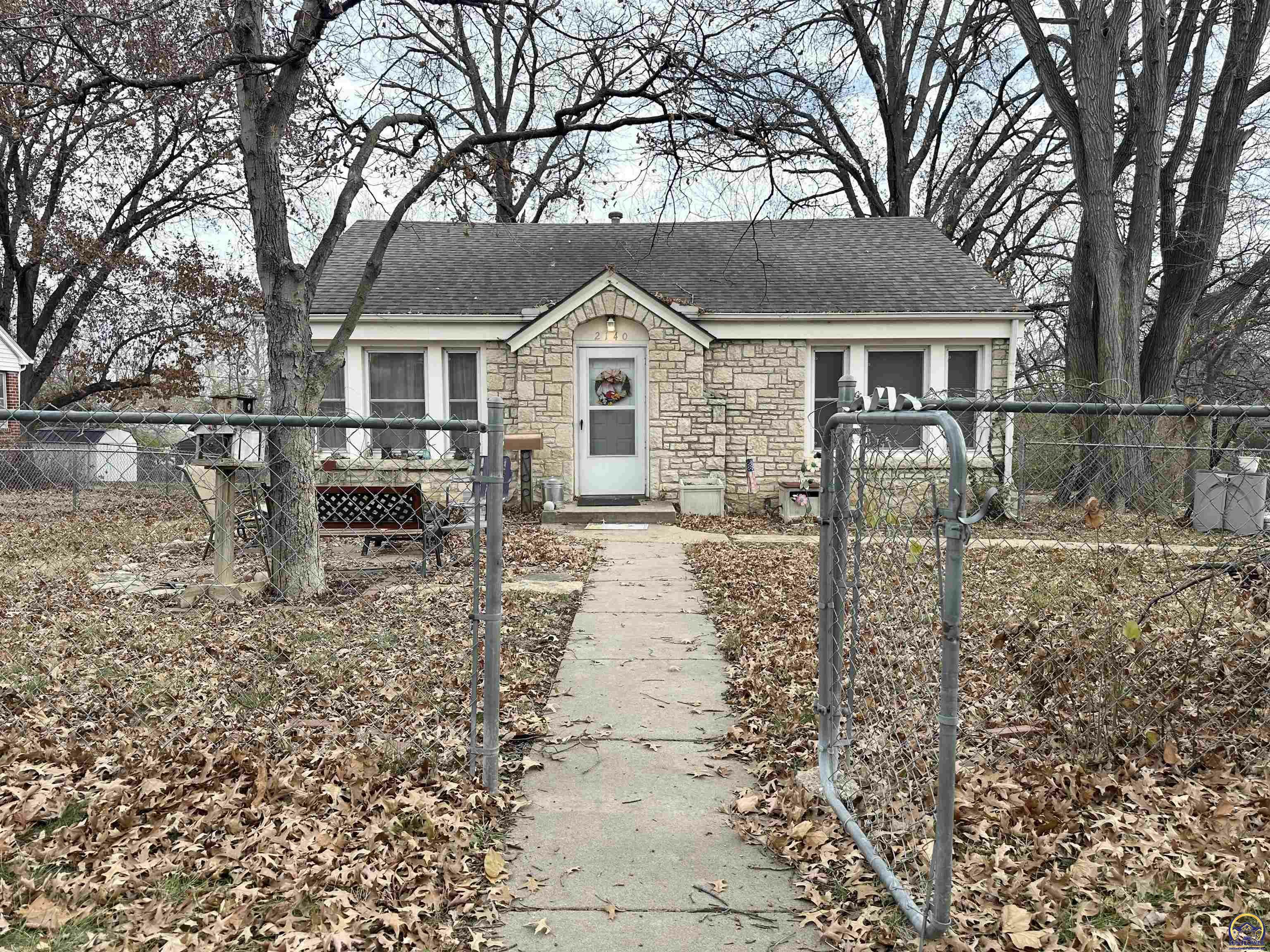 Property Photo:  2140 SE Virginia Ave  KS 66605 