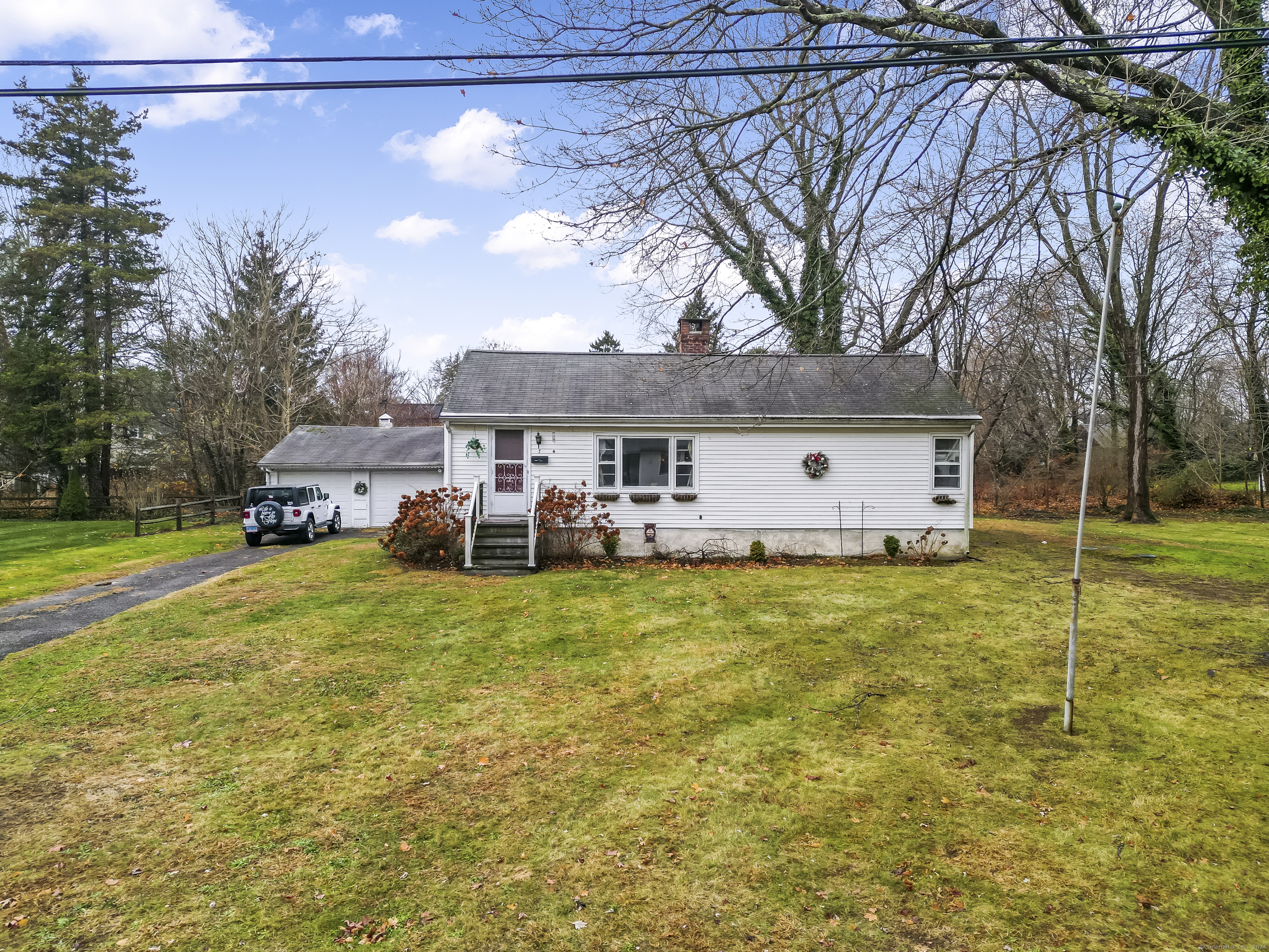Property Photo: 7 Ives Place CT 06437