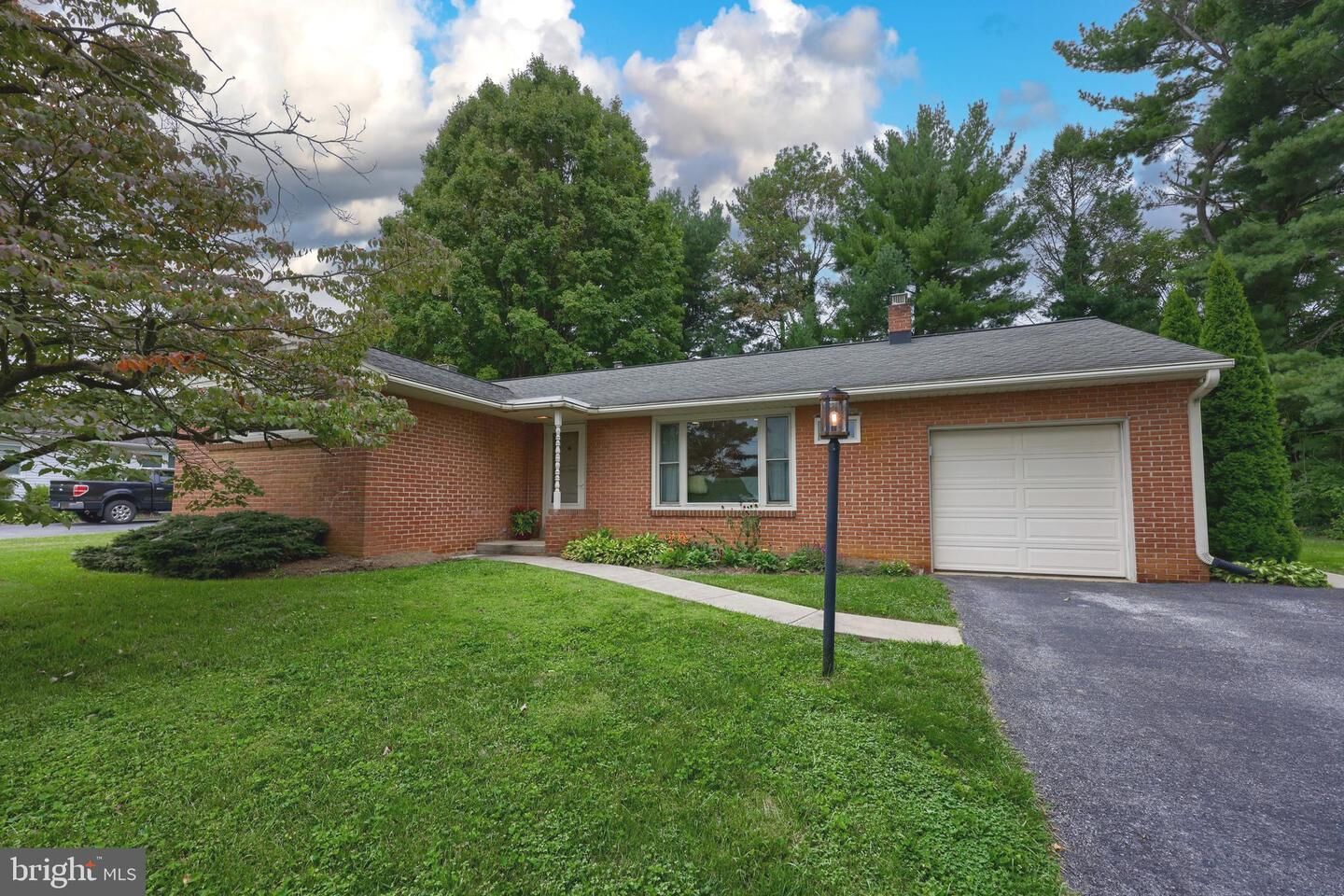 Property Photo:  1723 Windy Hill Road  PA 17602 