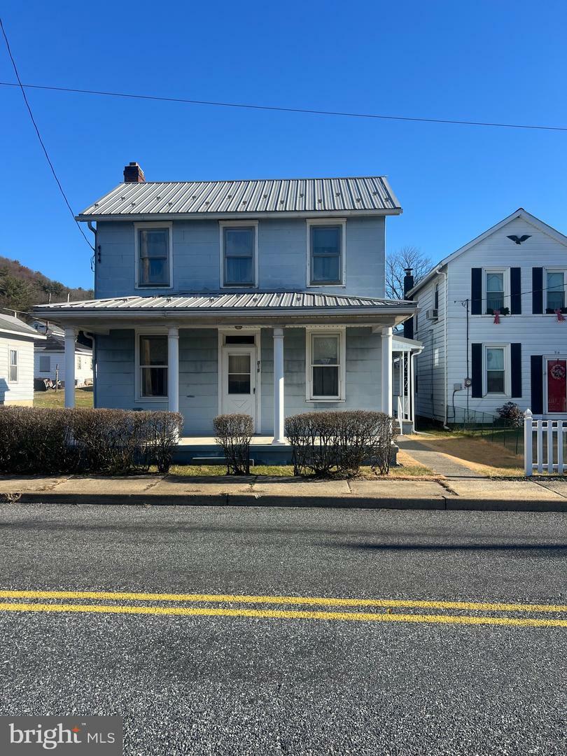 Property Photo:  318 E Railroad Avenue  PA 17960 