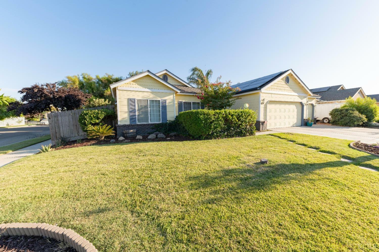 Property Photo:  1447 Orange Street  CA 93245 