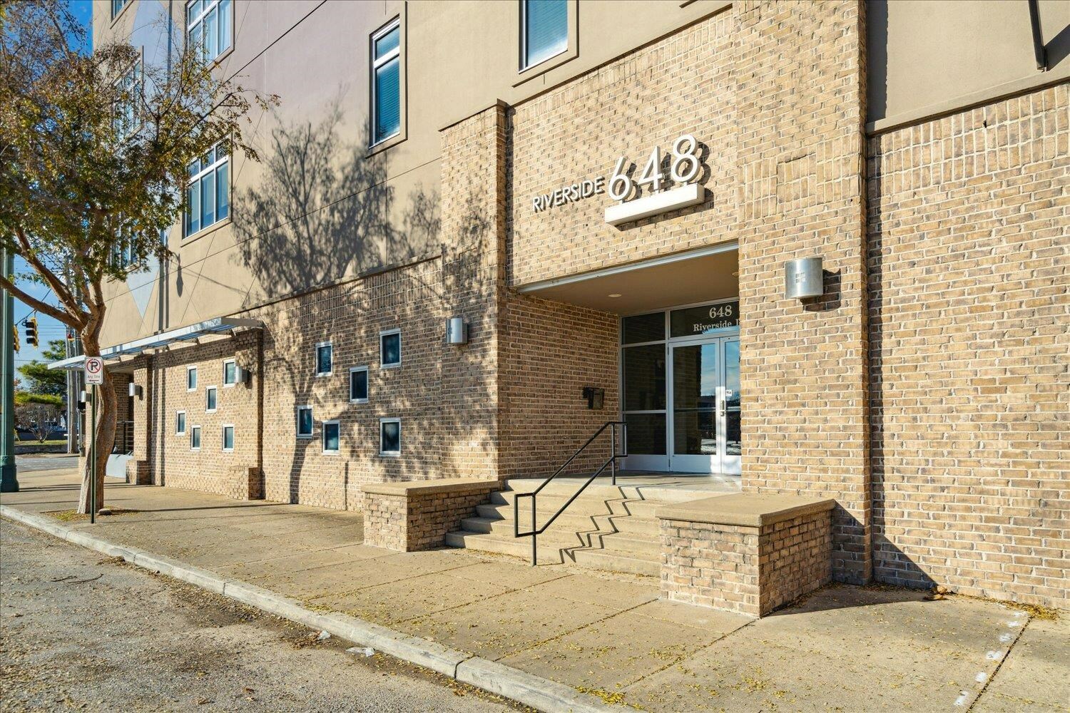 Property Photo:  648 S Riverside Dr 411  TN 38103 