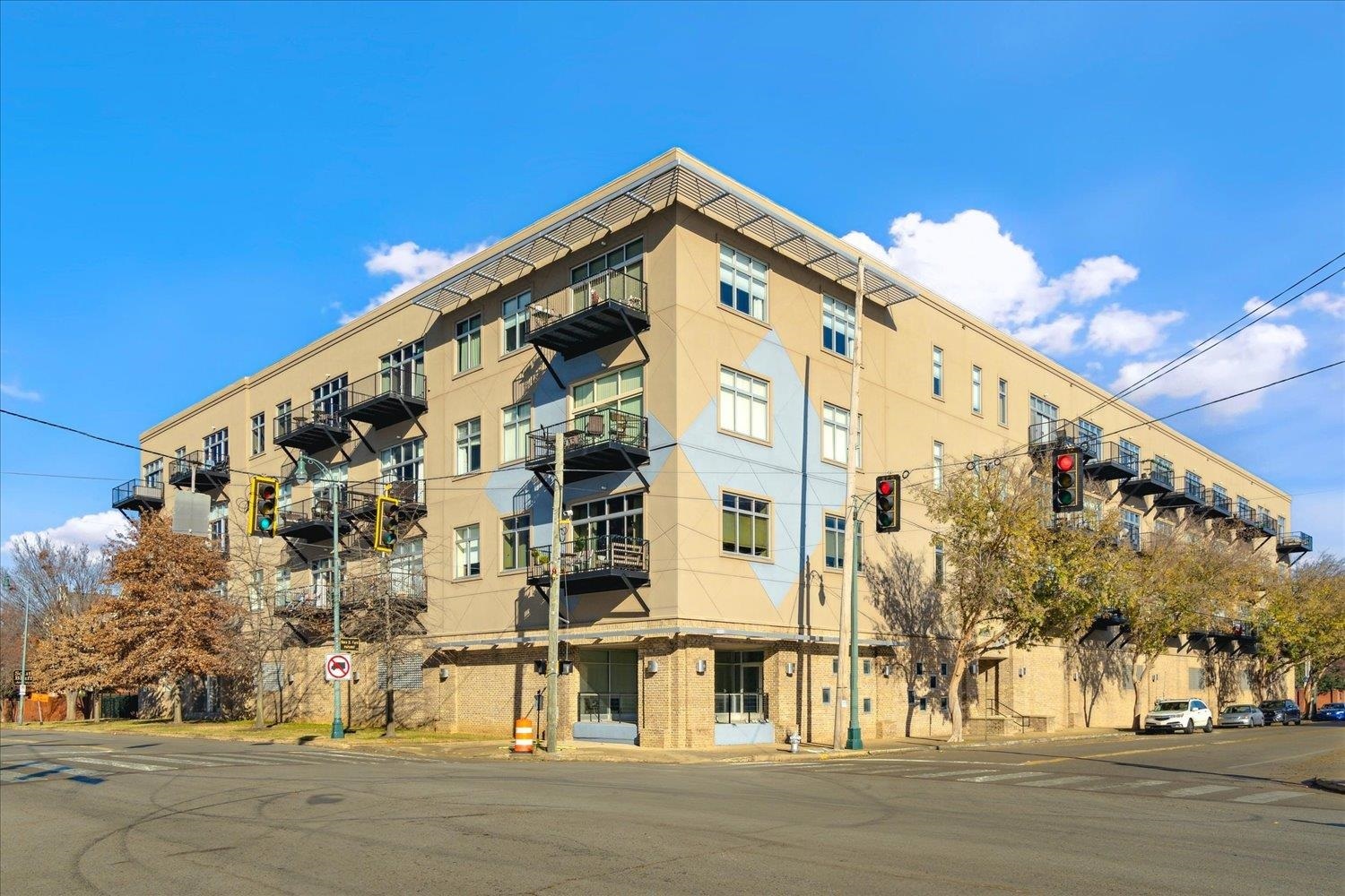 Property Photo: 648 S Riverside Dr 411 TN 38103