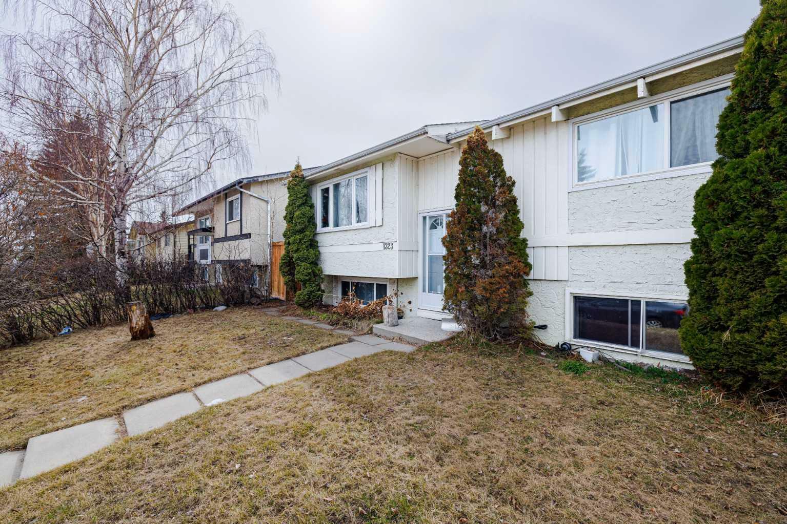 Photo de la propriété:  1323 Marlyn Way NE  AB T2A 4A1 