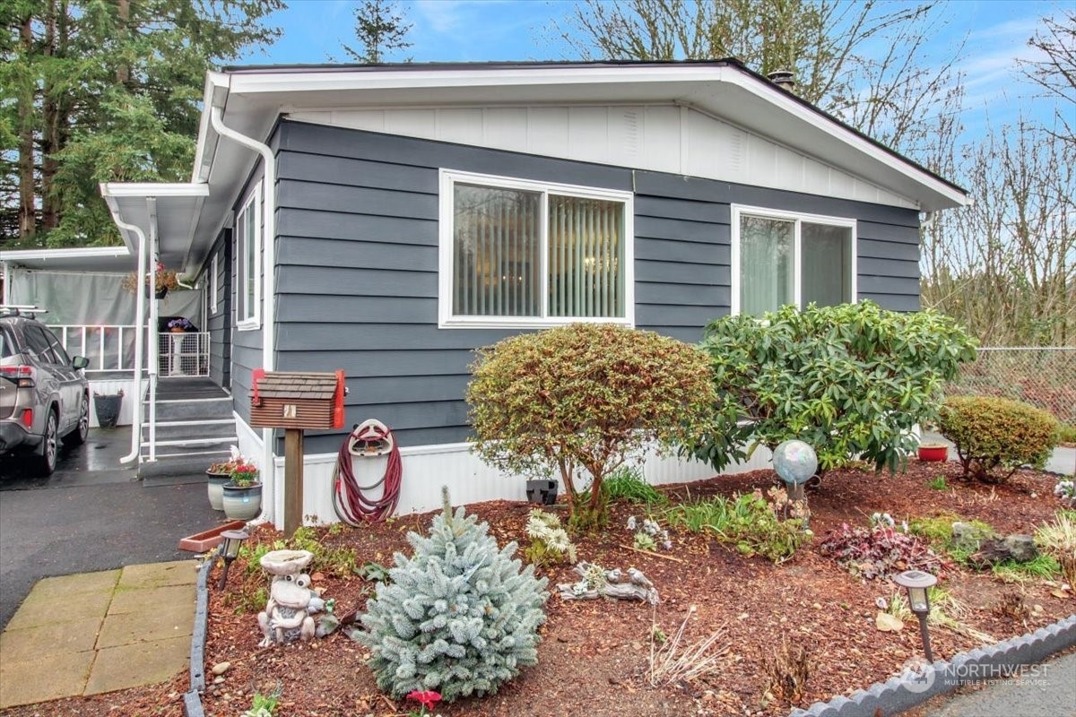 Property Photo:  1121  244th St SW 13  WA 98021 