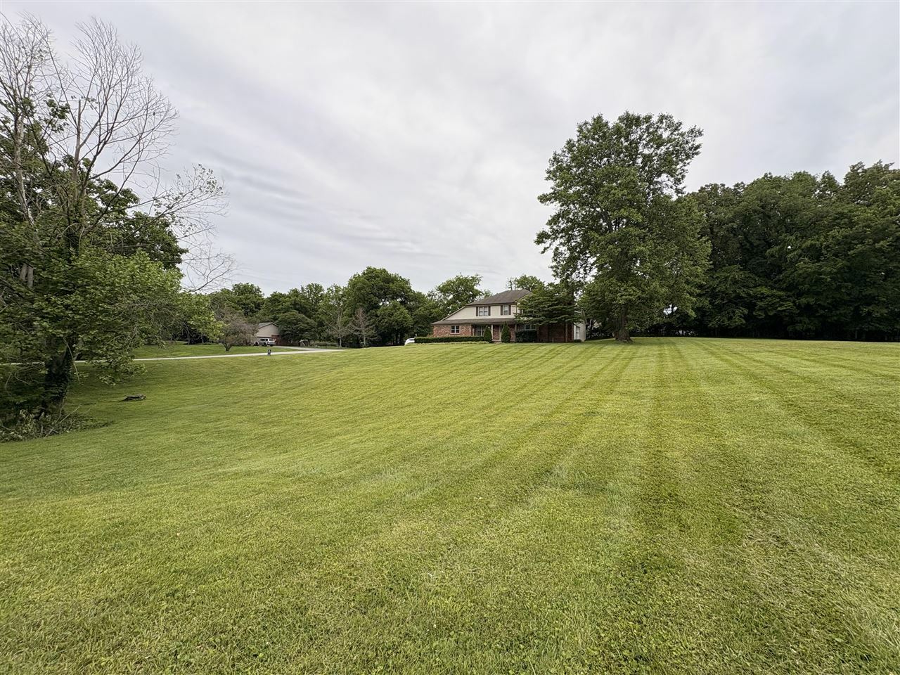 Property Photo: 712 Drakesborough Drive KY 42103