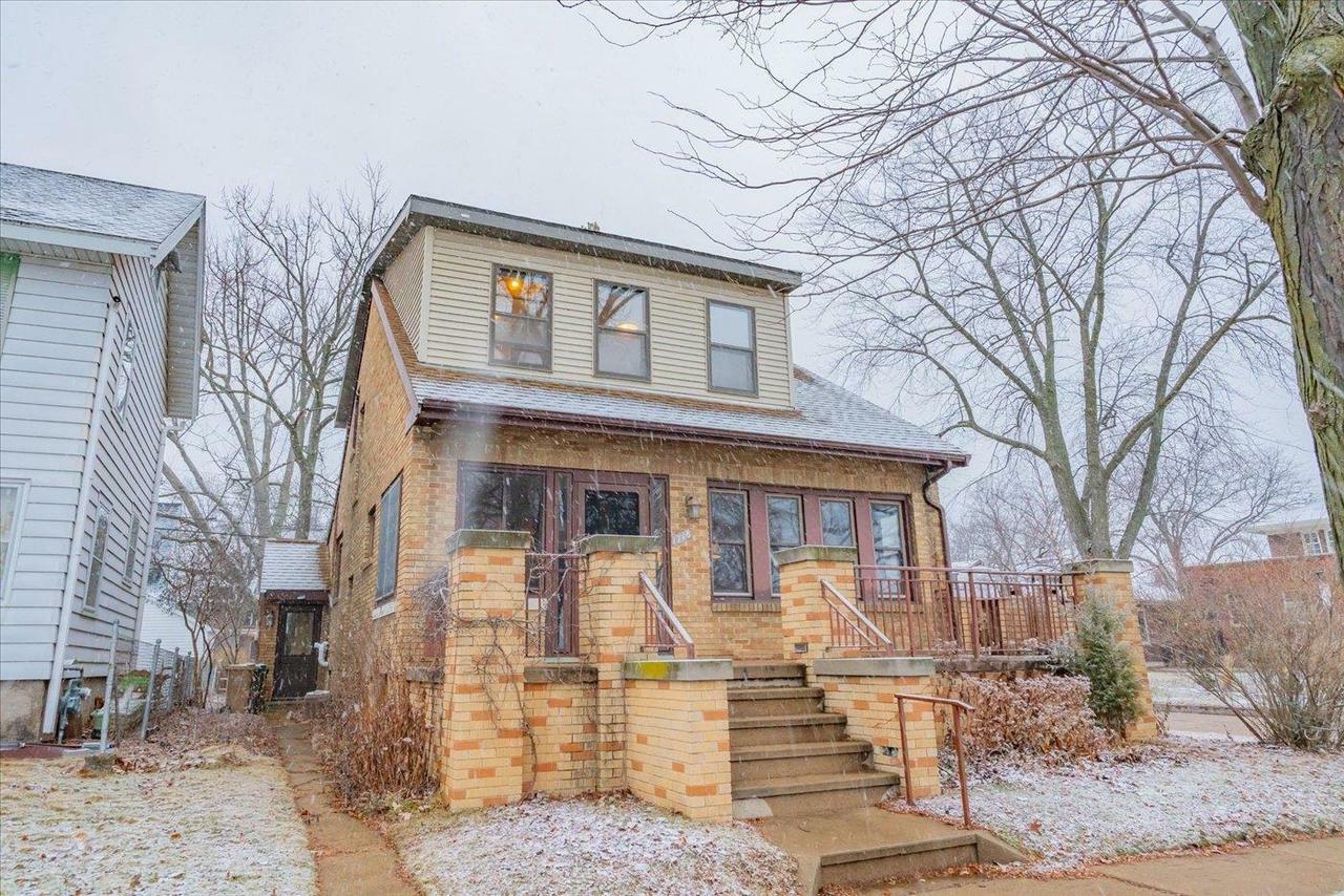 Property Photo: 1718 Yahara Place WI 53704