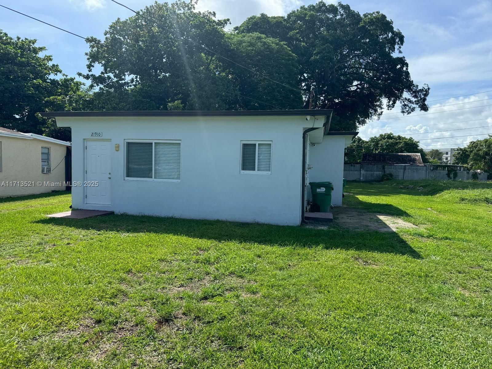 Property Photo: 21912 SW 118th Ct 21912 FL 33170