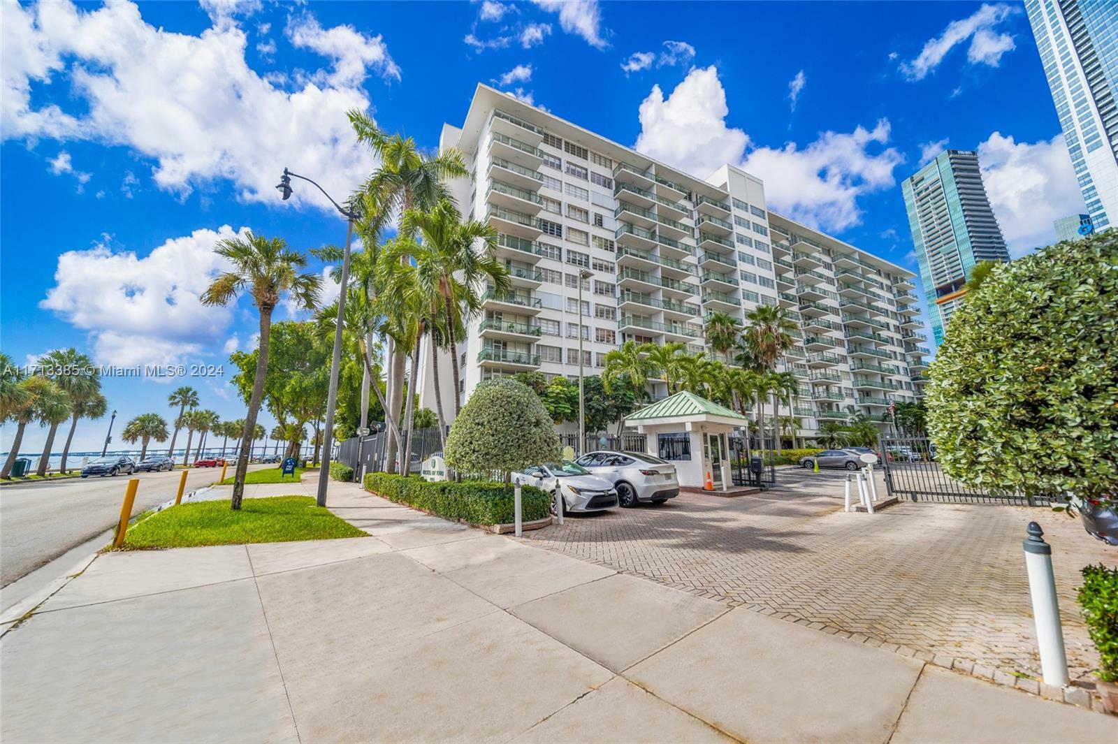 Property Photo:  1408 Brickell Bay Dr 303  FL 33131 