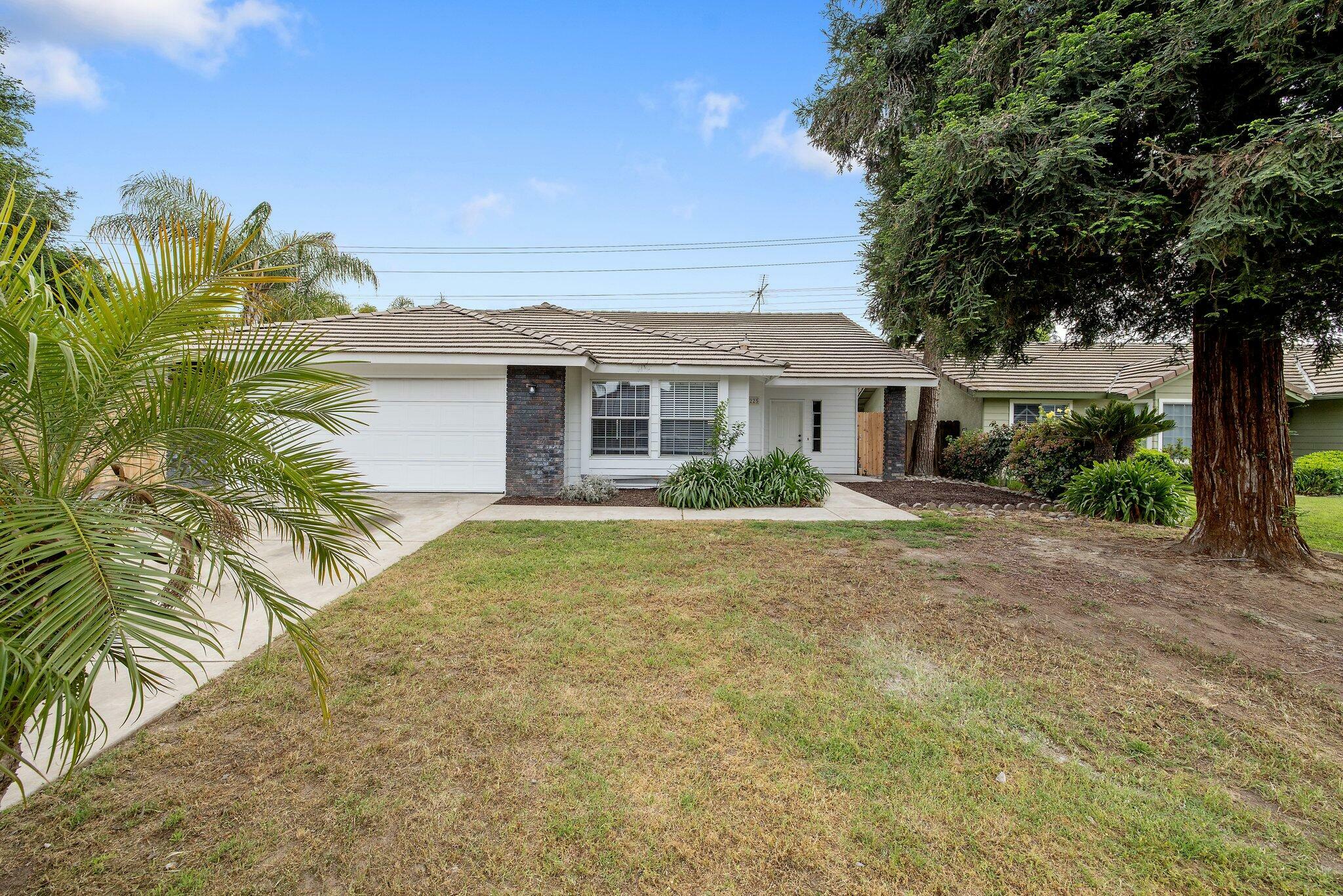 Property Photo: 4225 W Mission Court CA 93277