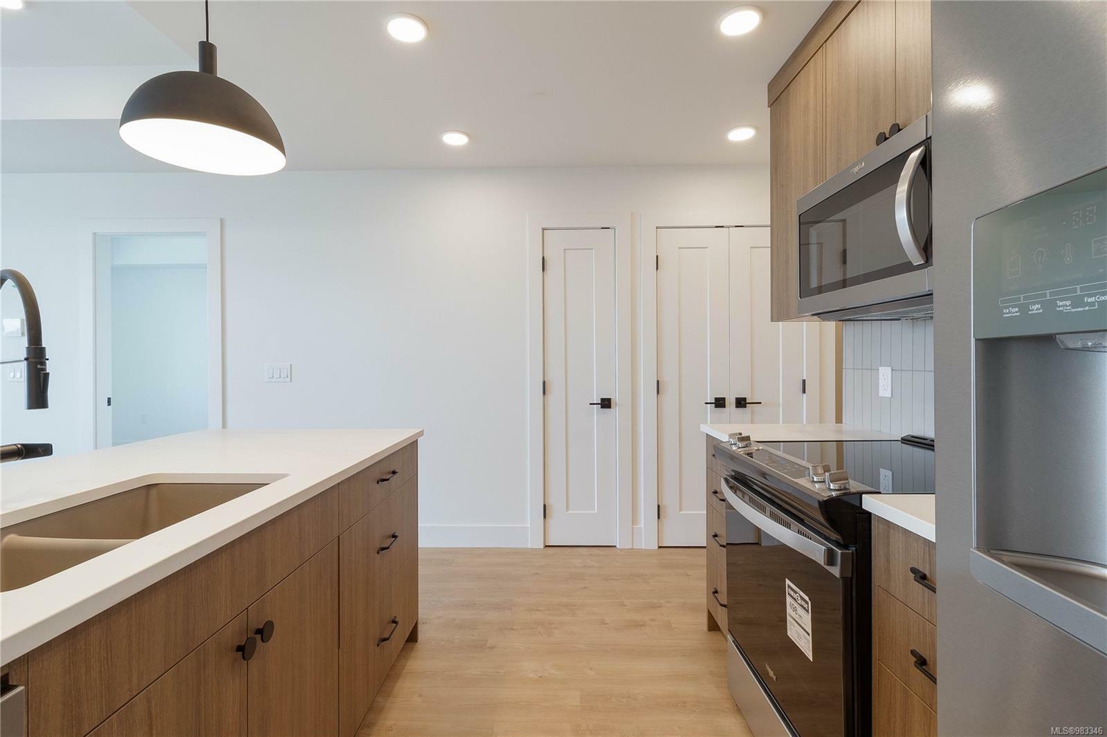 Property Photo: 201 Dogwood Dr 401 BC V9G 0C3