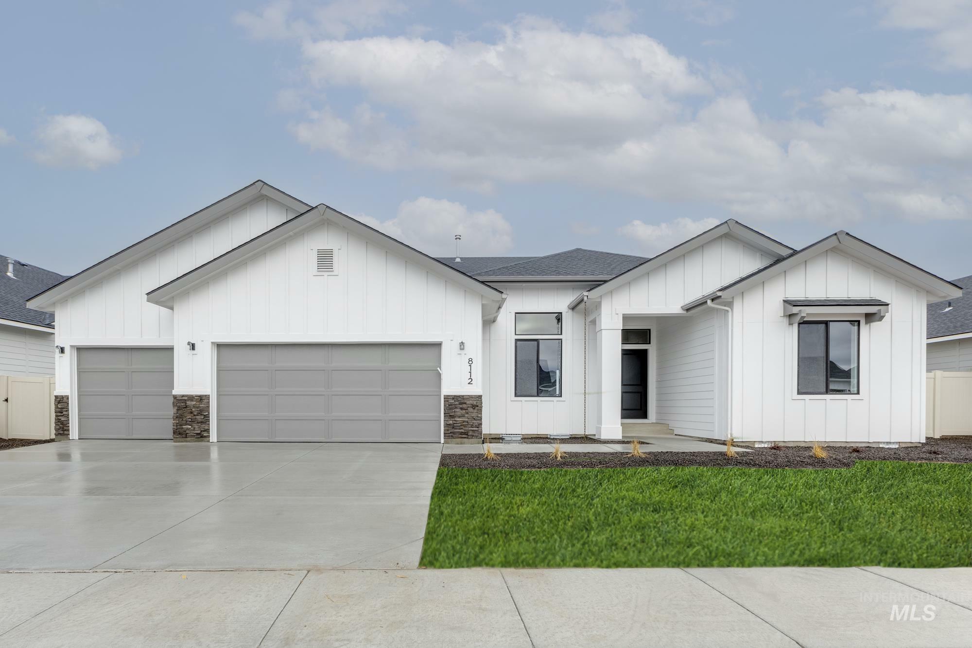 Property Photo: 8112 E Red Horse St ID 83687